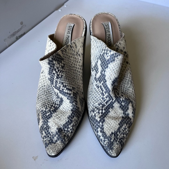 STEVE MADDEN REPTILE MULES -SIZE 9 - Picture 1 of 6